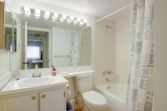 319 Pine Ridge Circle, Unit B1 Greenacres, FL 33463 - Photo 13 of 26 319_Pine_Ridge_B1_16