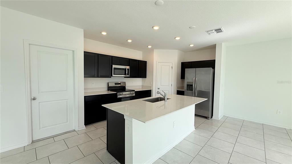 669 Reggie Road Winter Haven, FL 33859 - Photo 2 of 24