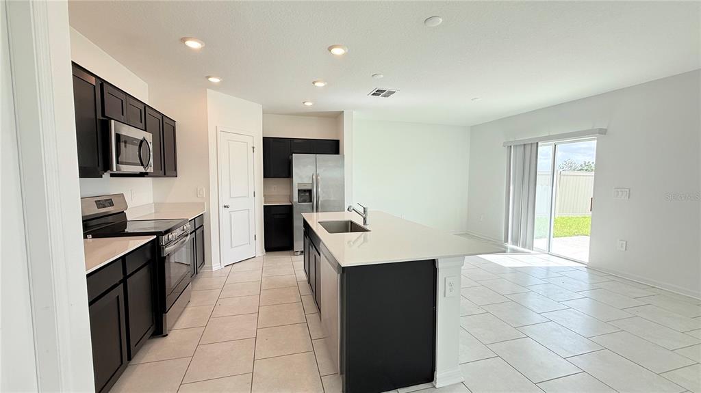 669 Reggie Road Winter Haven, FL 33859 - Photo 4 of 24