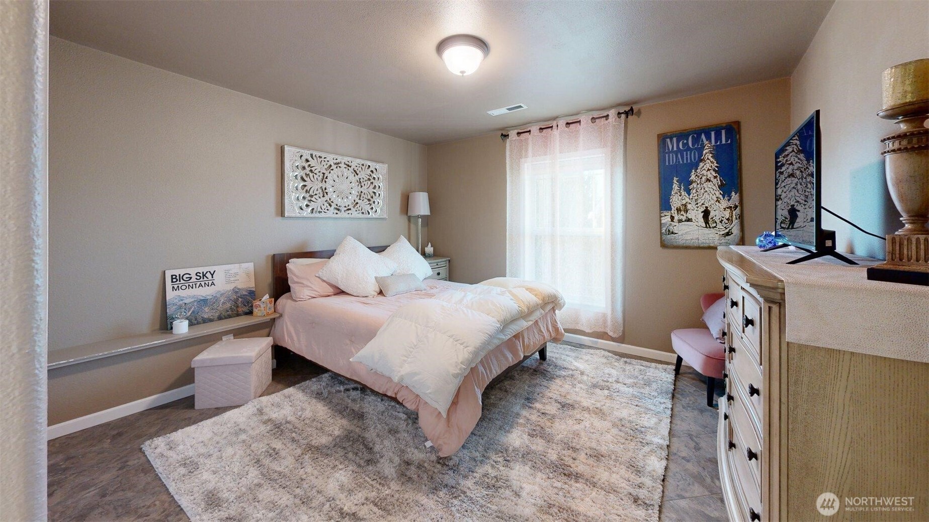 1724 Ridgeview Drive Clarkston, WA 99403 - Photo 31 of 38 a bedroom with a bed and a flat screen tv