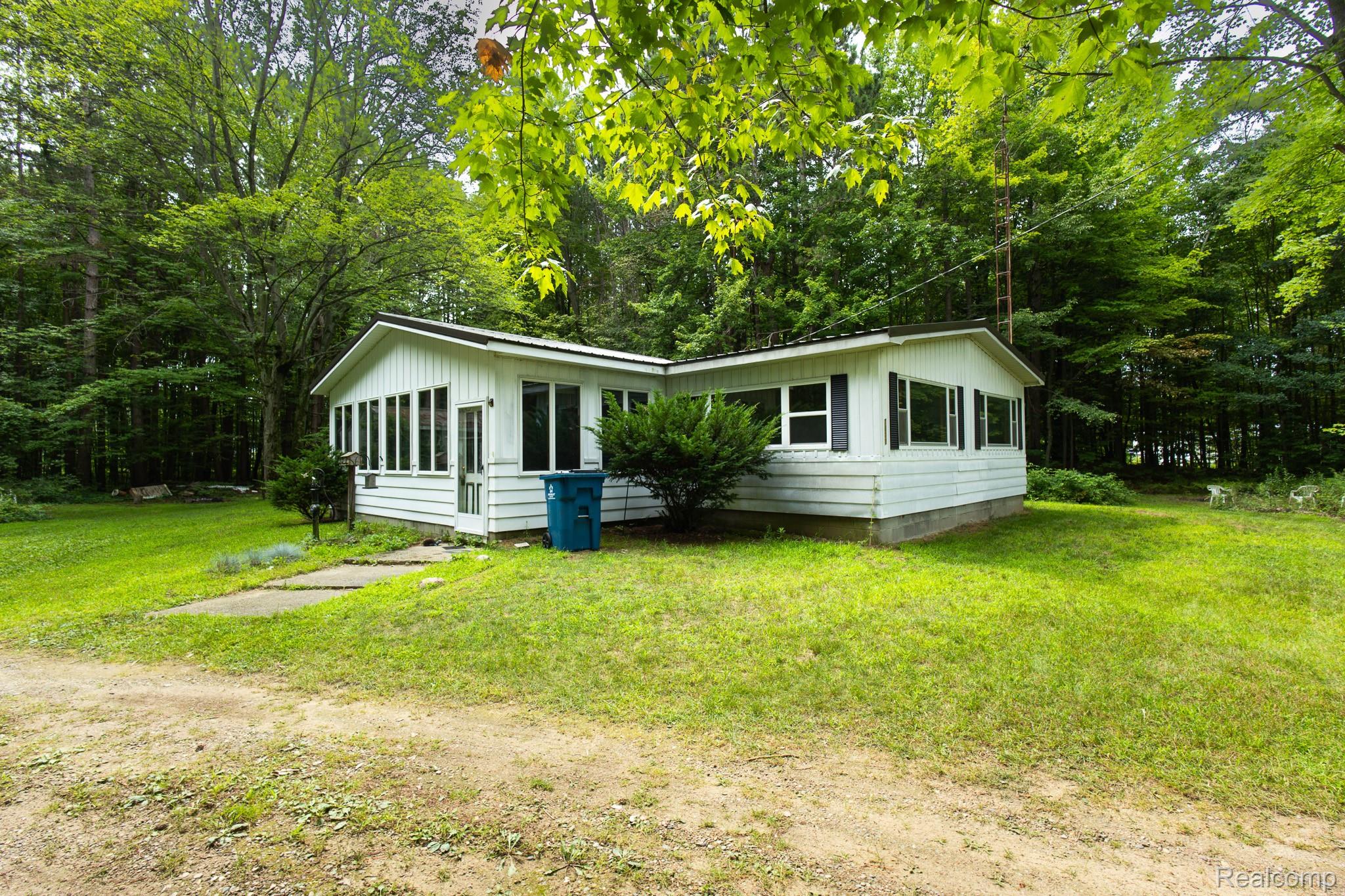 7800 Oak Road Millington, MI 48746 - Photo 2 of 32 IMG_0526.jpeg
