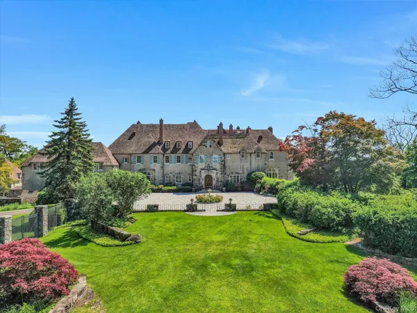a view of a house with a yard and garden