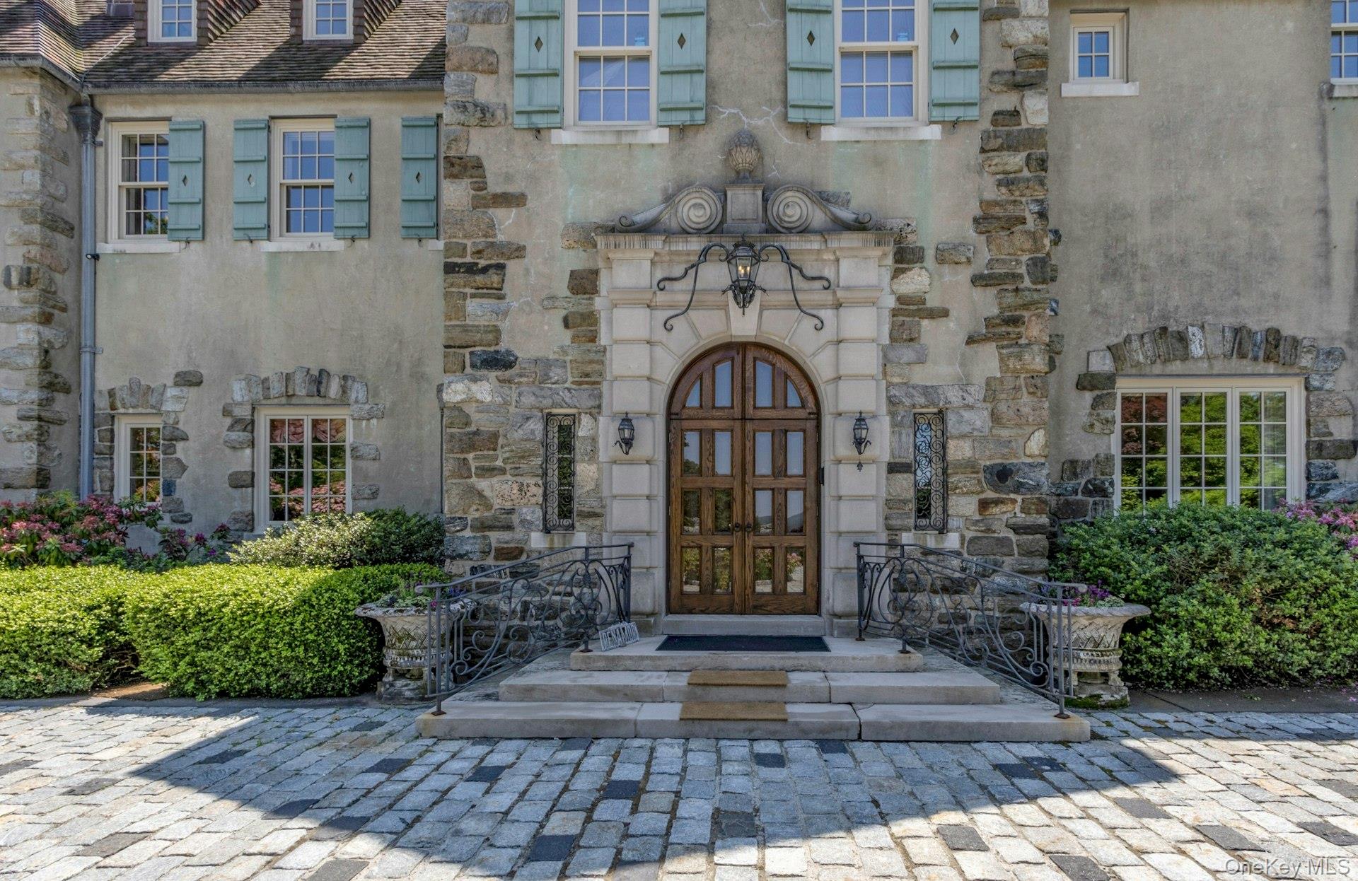 120 Ridge Road Tuxedo Park, NY 10987 - Photo 3 of 50 a front view of a multi story building