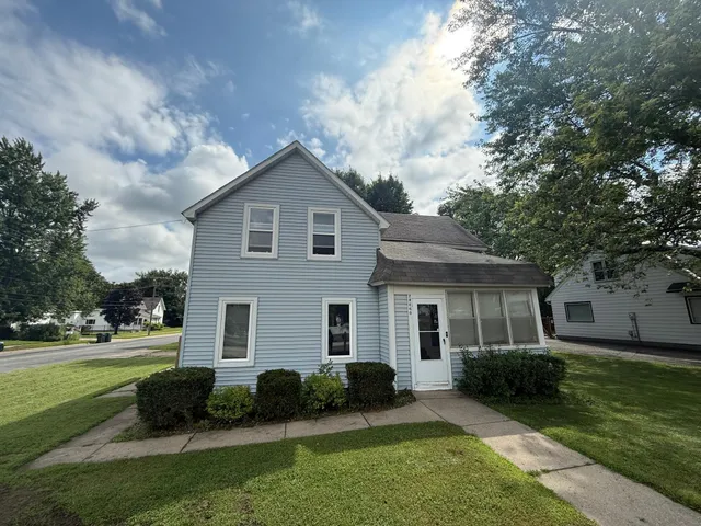 $1,400 | 20660 Holyoke Avenue, Unit 2, Lakeville, MN 55044