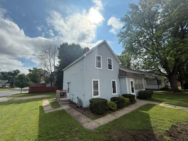 $1,400 | 20660 Holyoke Avenue, Unit 2, Lakeville, MN 55044