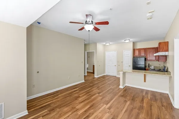 $1,224 | 929 Rockmead Drive, Unit 2211, Kingwood, TX 77339