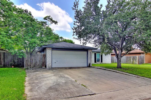 $1,495 | 11401 Woodway Creek Drive, Corpus Christi, TX 78410