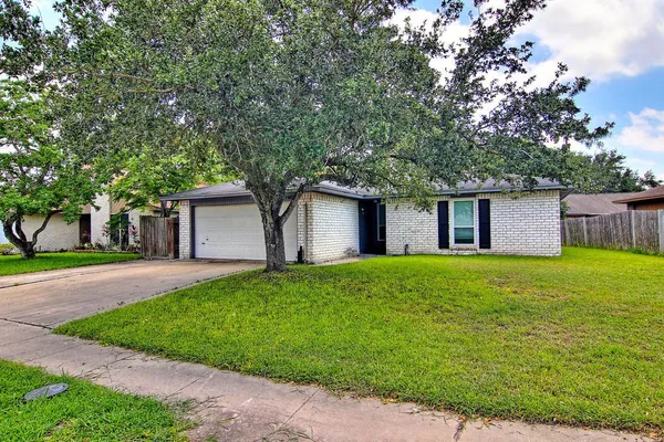 $1,495 | 11401 Woodway Creek Drive, Corpus Christi, TX 78410