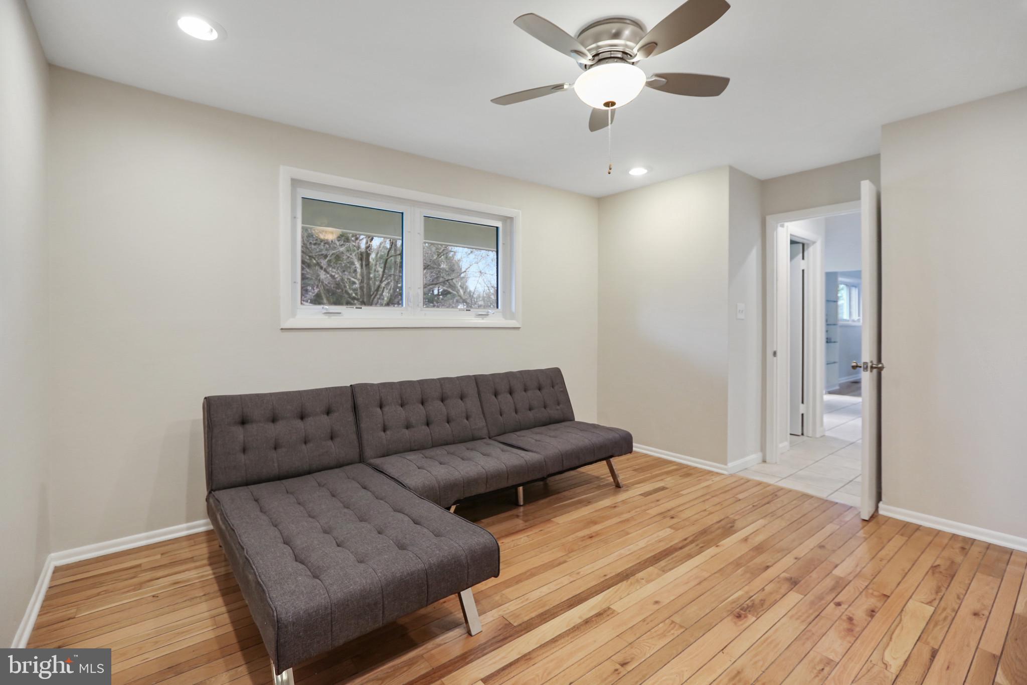 7207 Denberg Road Baltimore, MD 21209 - Photo 27 of 62 Office/Den on main level