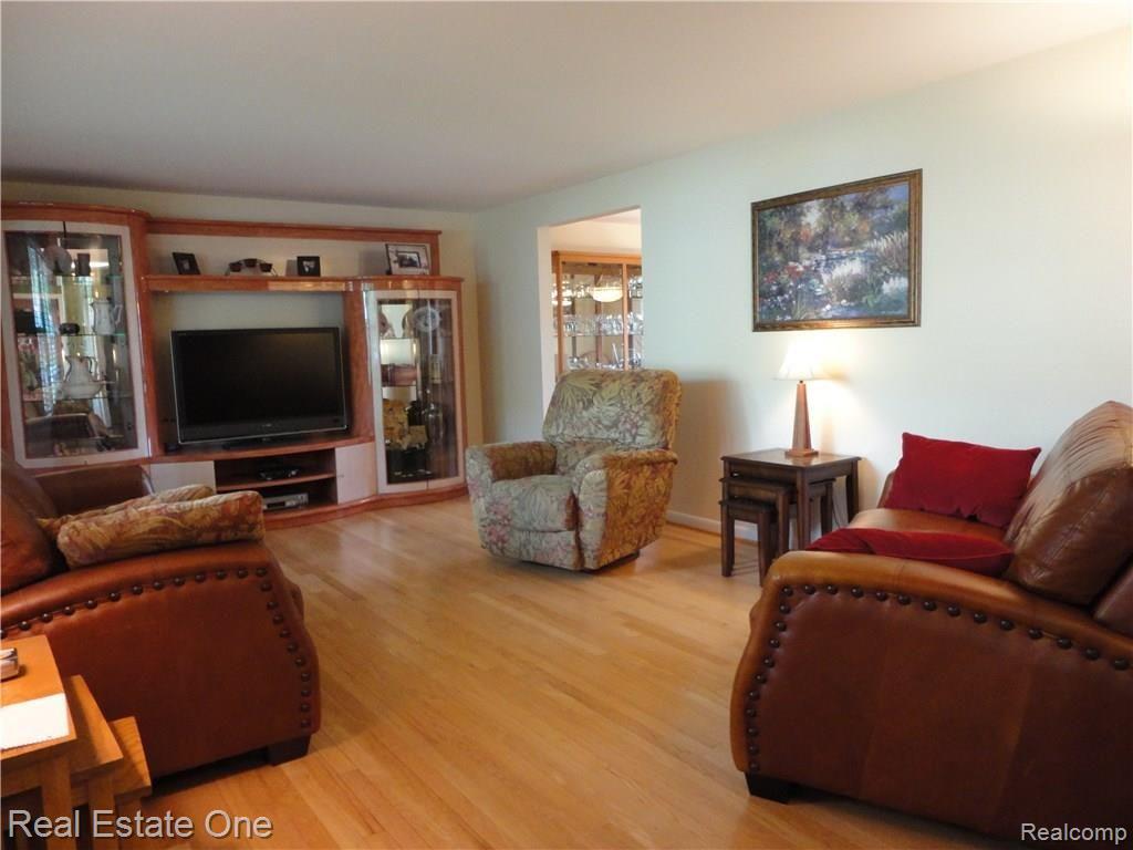 32305 Baintree Road Farmington Hills, MI 48334 - Photo 21 of 53