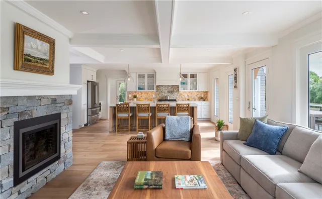 $2,325,000 | 2040 East Main Road, Portsmouth, RI 02871