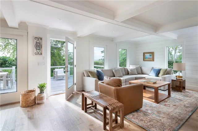 $2,325,000 | 2040 East Main Road, Portsmouth, RI 02871