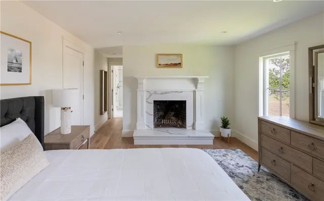 $2,325,000 | 2040 East Main Road, Portsmouth, RI 02871