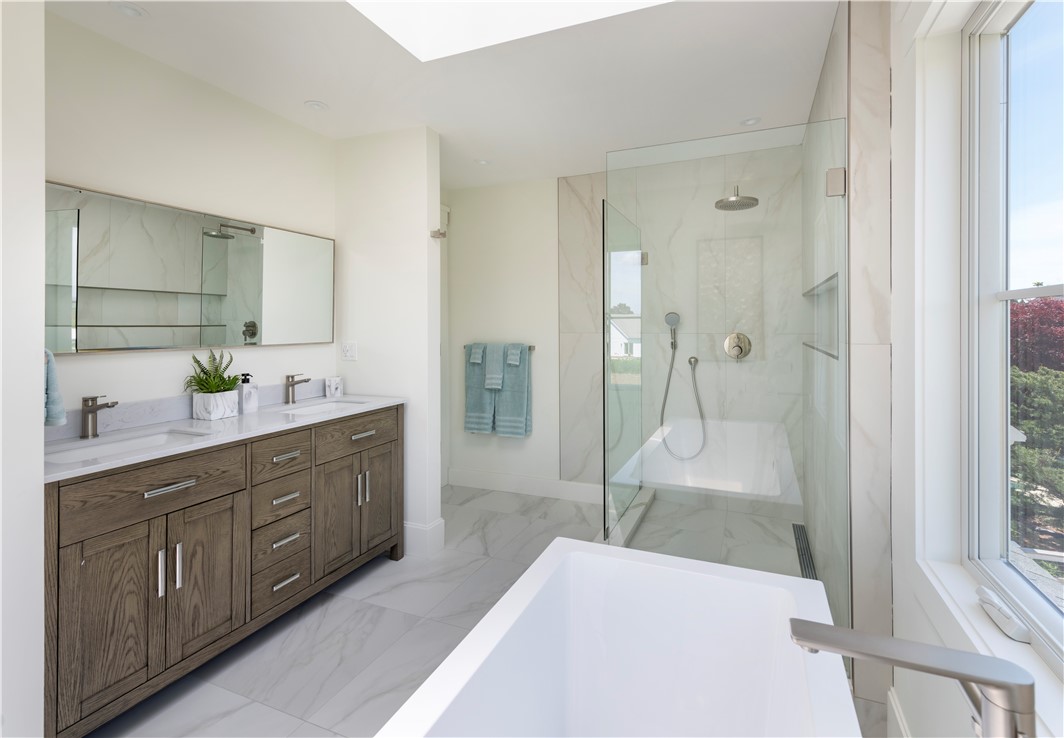 2040 East Main Road Portsmouth, RI 02871 - Photo 22 of 33