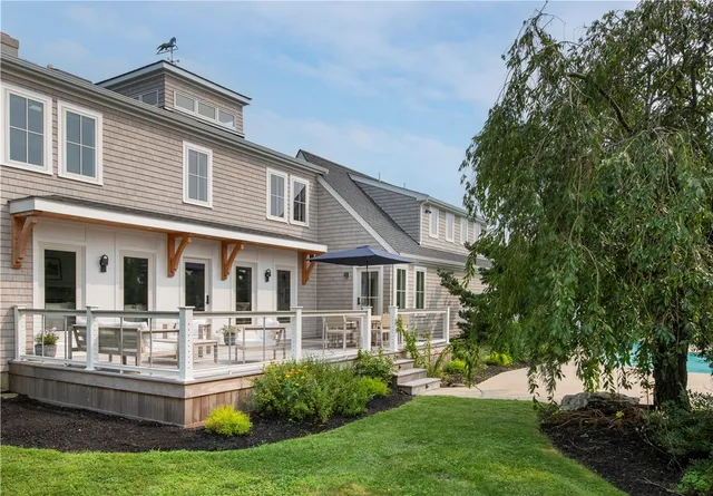 $2,325,000 | 2040 East Main Road, Portsmouth, RI 02871