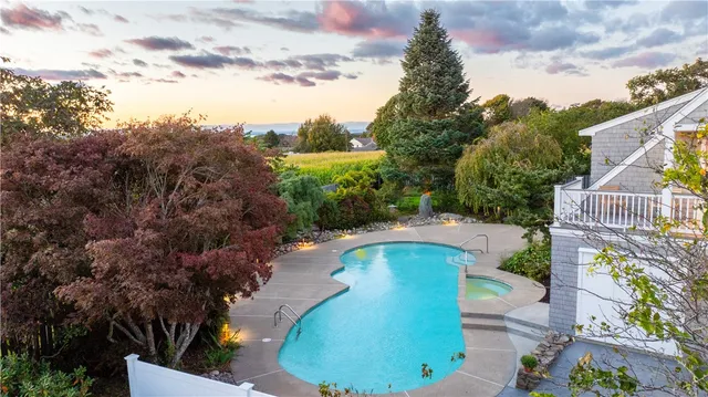 $2,325,000 | 2040 East Main Road, Portsmouth, RI 02871