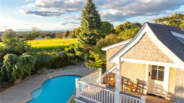 $2,325,000 | 2040 East Main Road, Portsmouth, RI 02871