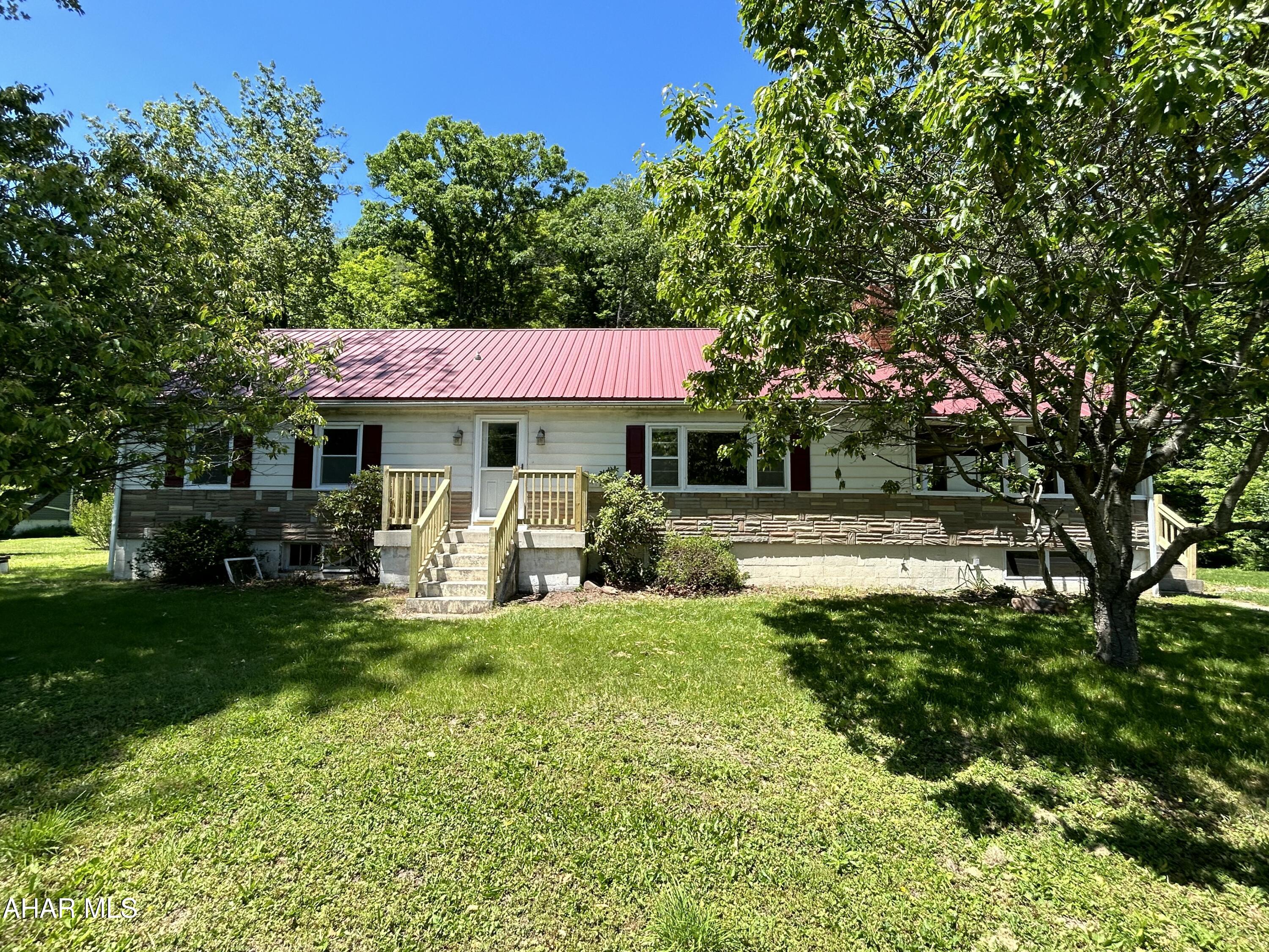 890 Puzzletown Road Duncansville, PA 16635 - Photo 2 of 36