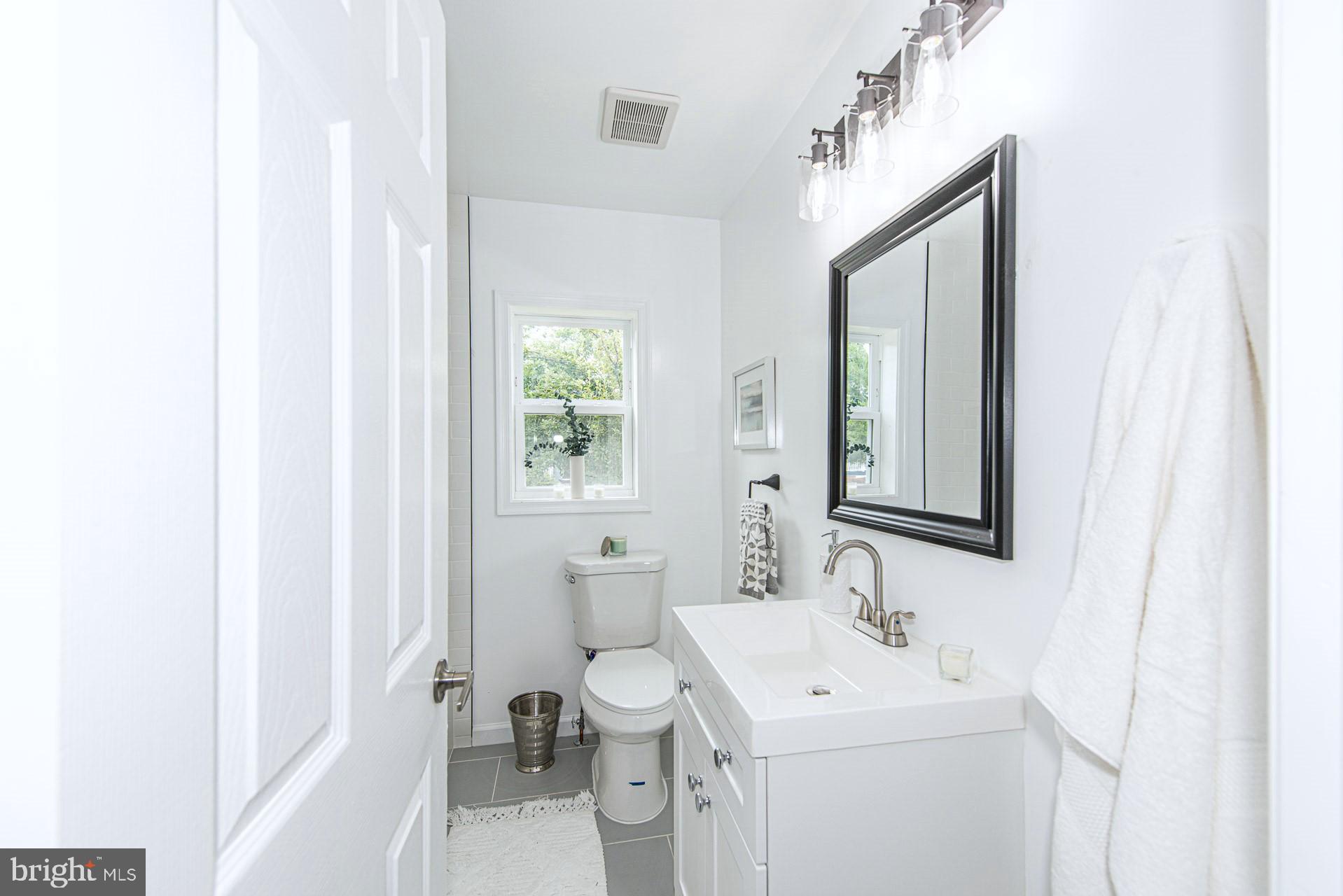 4706 Queensbury Road Riverdale, MD 20737 - Photo 15 of 32