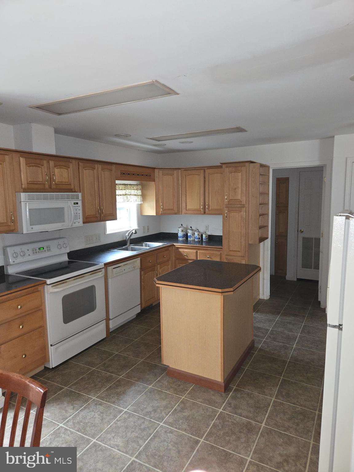 30921 Johnson Road Salisbury, MD 21804 - Photo 5 of 11 a kitchen with stainless steel appliances granite countertop a stove a sink and a microwave