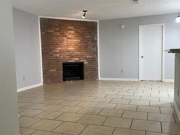 $1,595 | 6715 Crestmont Court, Fort Worth, TX 76133