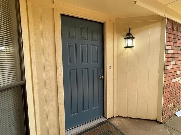 $1,595 | 6715 Crestmont Court, Fort Worth, TX 76133