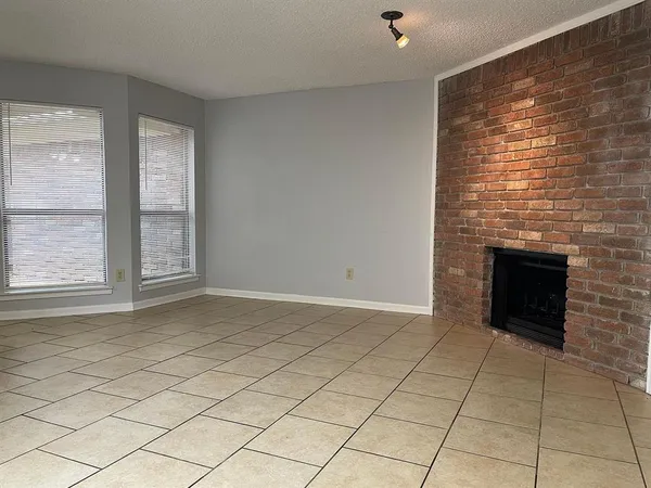 $1,595 | 6715 Crestmont Court, Fort Worth, TX 76133