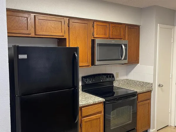 $1,595 | 6715 Crestmont Court, Fort Worth, TX 76133