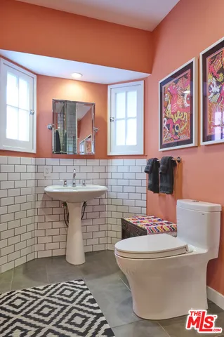 $6,450 | 5105 Morella Avenue, Valley Village, CA 91607