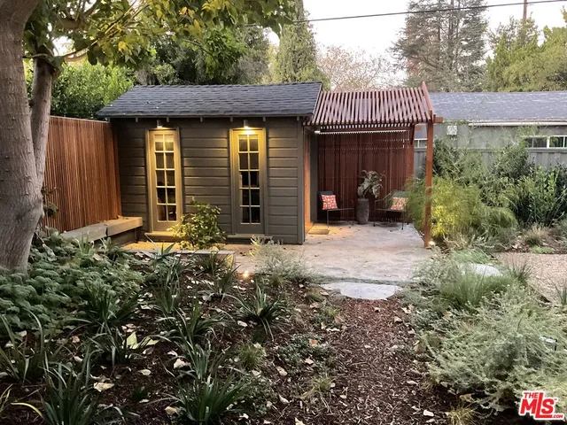 $6,450 | 5105 Morella Avenue, Valley Village, CA 91607