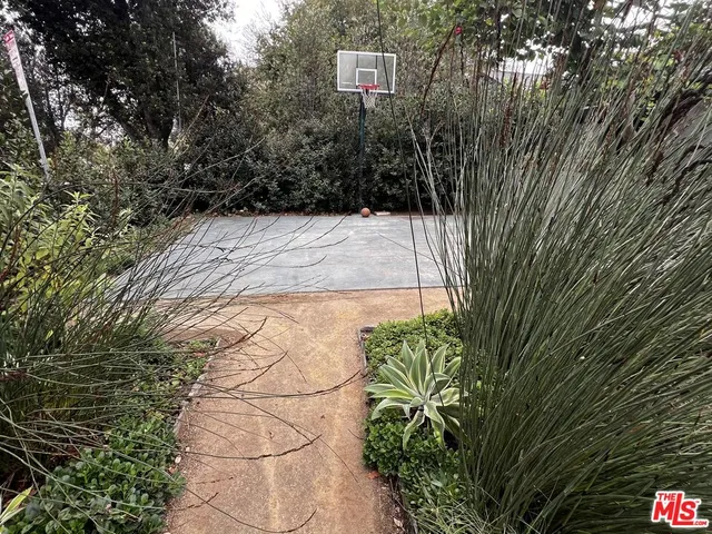 $6,450 | 5105 Morella Avenue, Valley Village, CA 91607