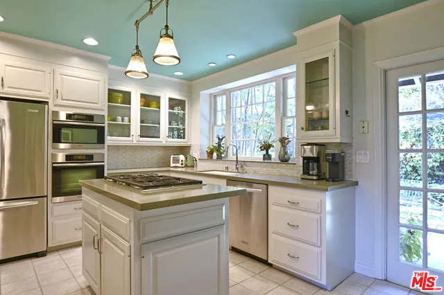 $6,450 | 5105 Morella Avenue, Valley Village, CA 91607