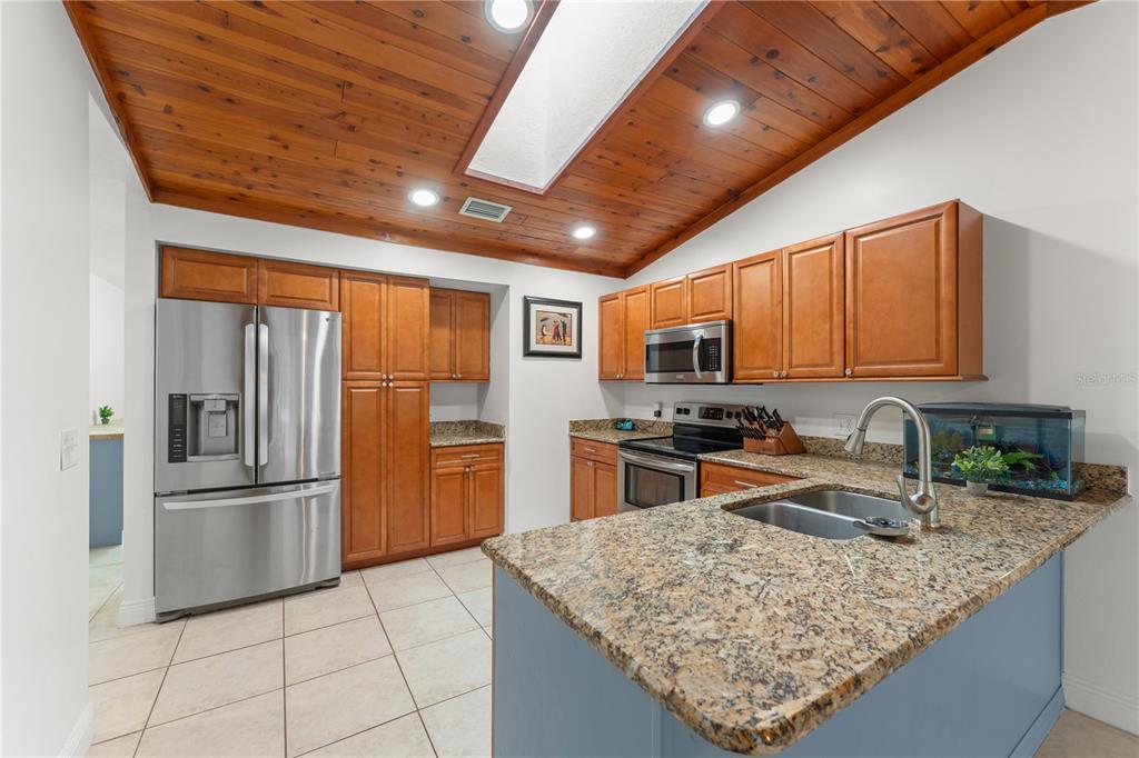 7921 Sebago Court Orlando, FL 32835 - Photo 11 of 39