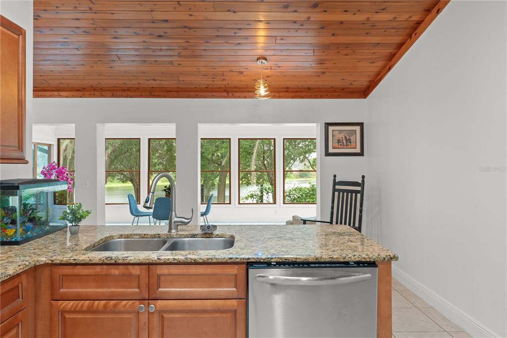 7921 Sebago Court Orlando, FL 32835 - Photo 10 of 39