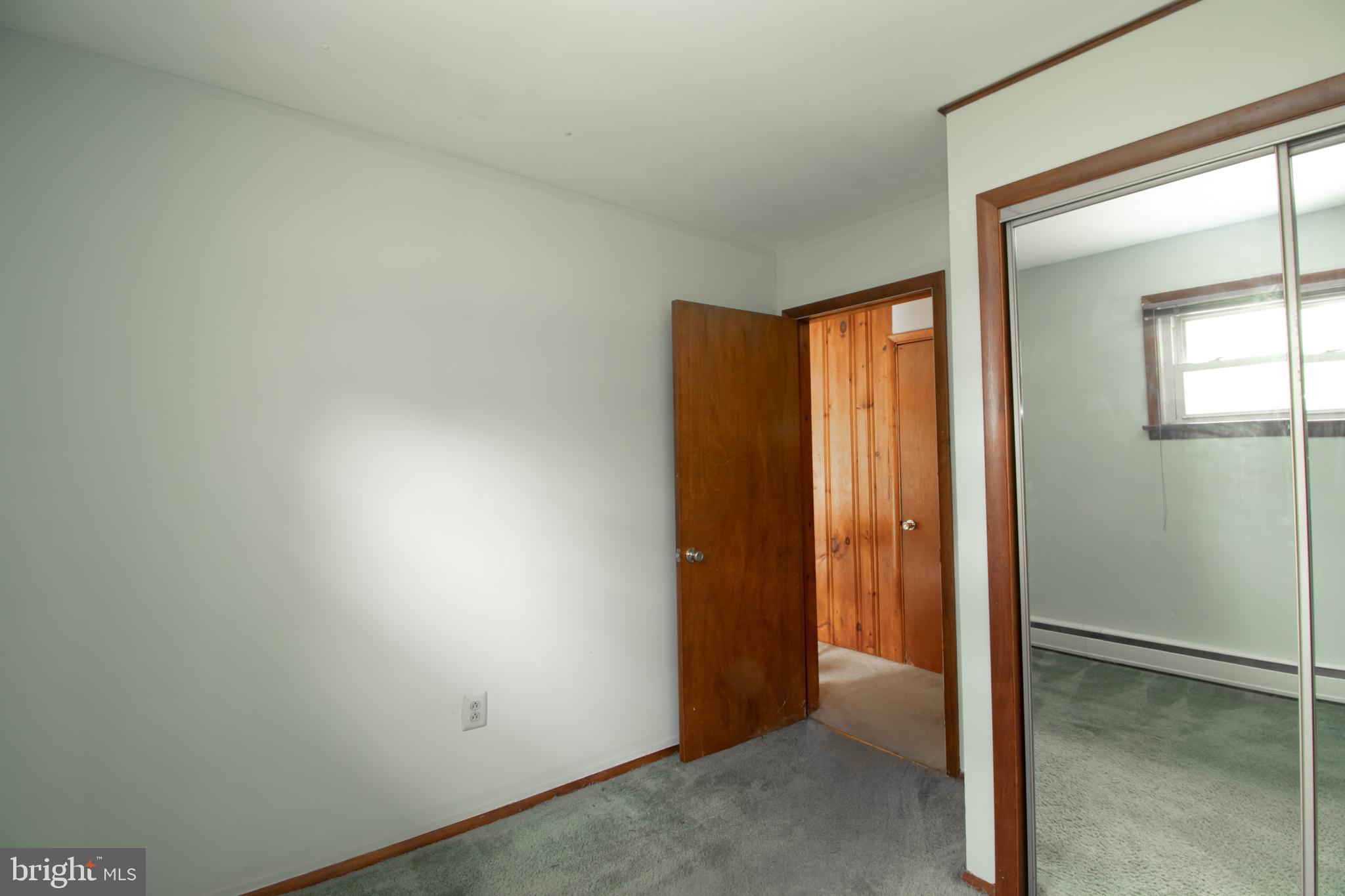 3014 Old County Road Newark, DE 19702 - Photo 20 of 38 Bedroom w/mirrored closet doors