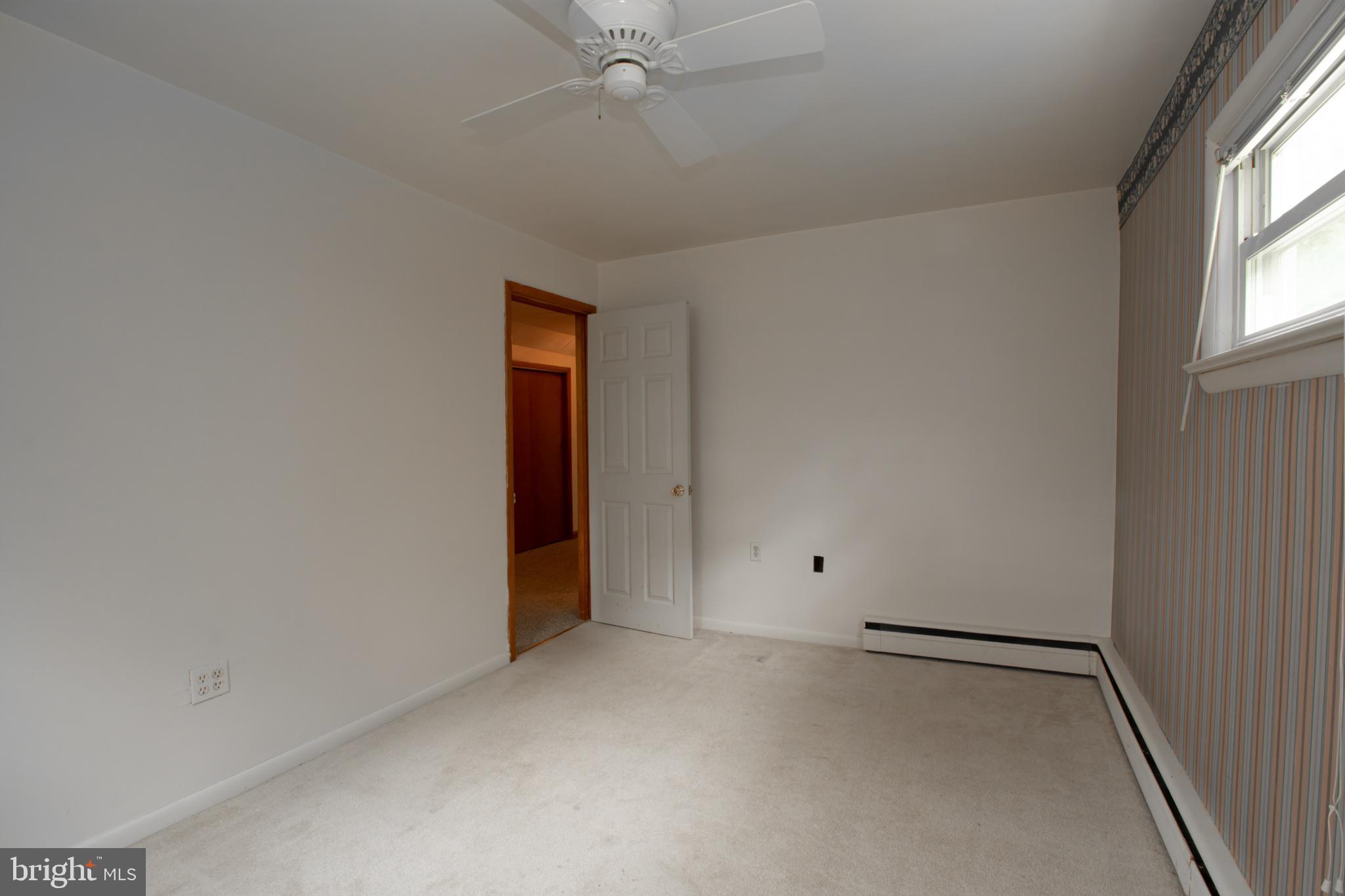 3014 Old County Road Newark, DE 19702 - Photo 30 of 38 Upper bedroom w/ceiling fan