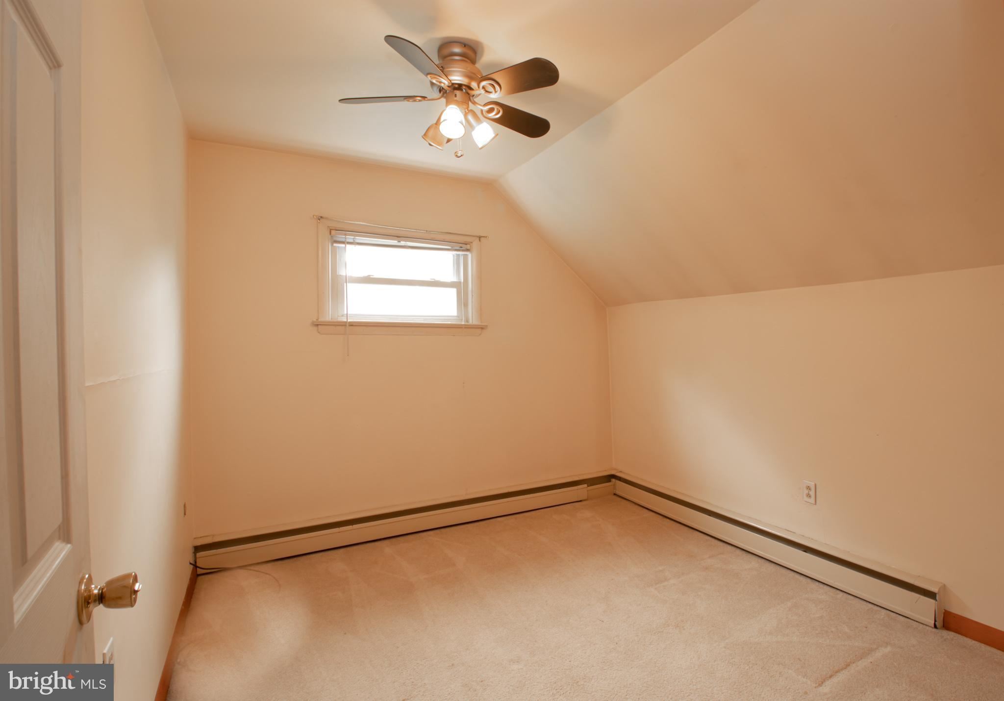 3014 Old County Road Newark, DE 19702 - Photo 31 of 38 Upper Bedroom w/ceiling fan