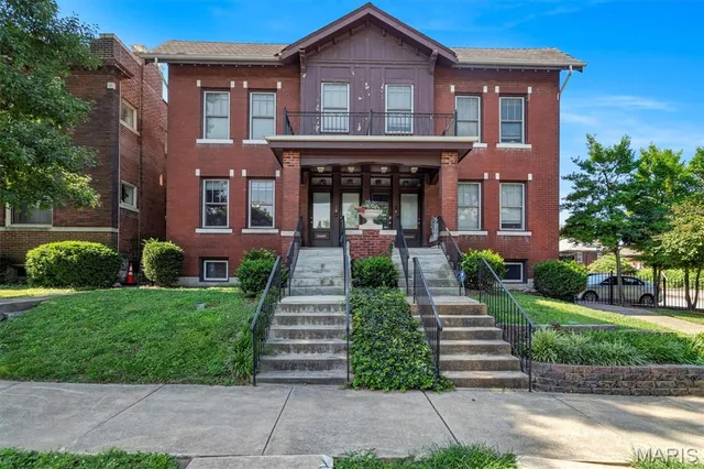 $349,900 | 3830 Shaw Boulevard, Unit A, St. Louis, MO 63110
