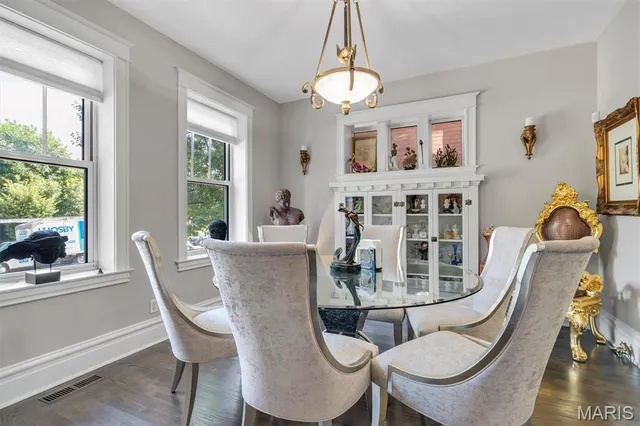 $349,900 | 3830 Shaw Boulevard, Unit A, St. Louis, MO 63110