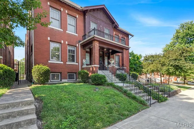 $349,900 | 3830 Shaw Boulevard, Unit A, St. Louis, MO 63110