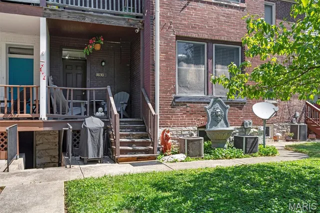 $349,900 | 3830 Shaw Boulevard, Unit A, St. Louis, MO 63110