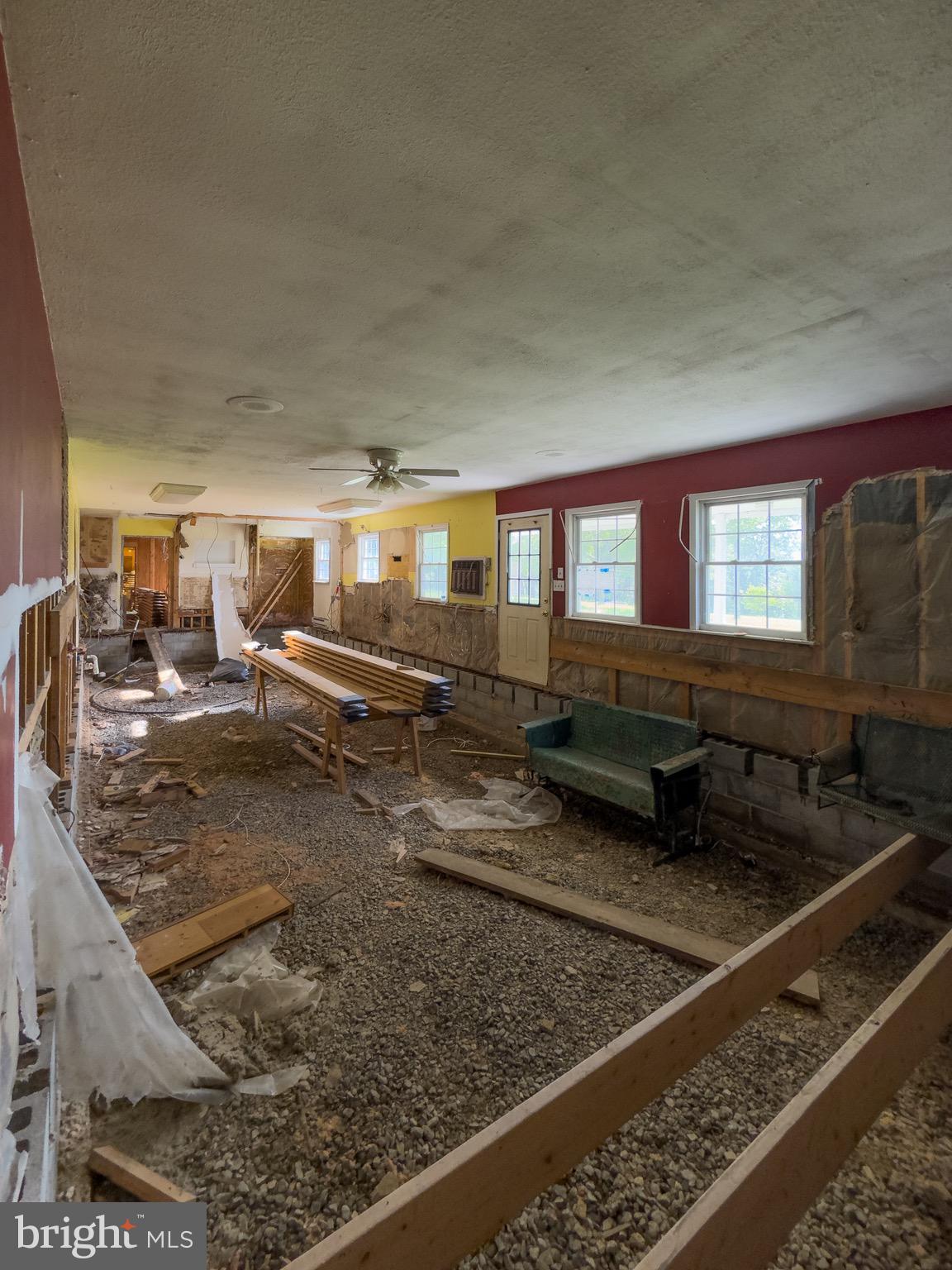 11101 Winchester Grade Road Berkeley Springs, WV 25411 - Photo 19 of 44 a living room with lots of furniture and a rug