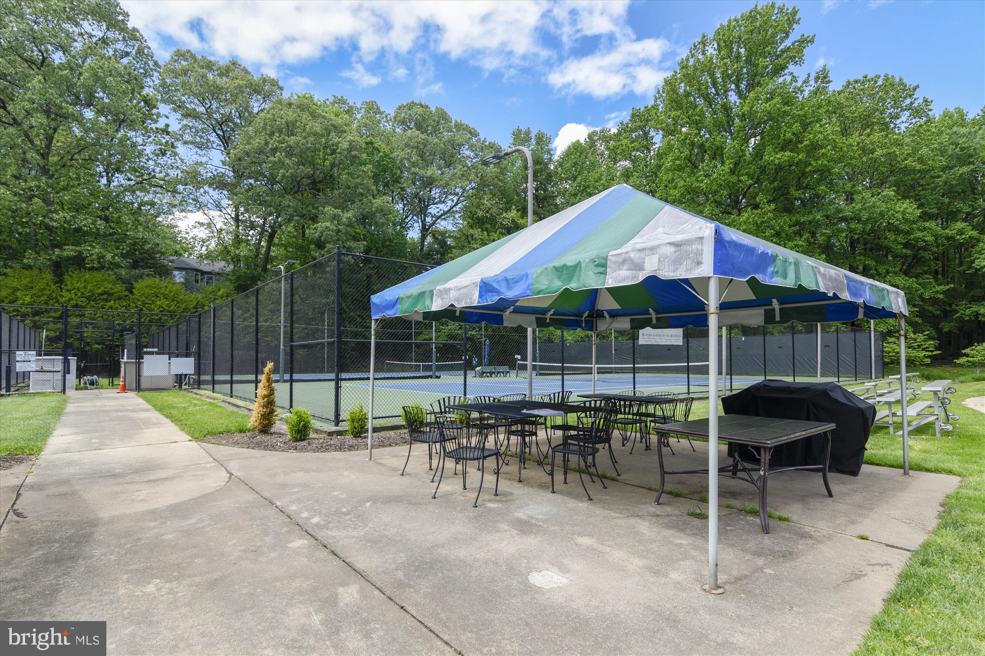 11476 Bronzedale Drive Oakton, VA 22124 - Photo 78 of 82 a view of backyard with sitting area and garden