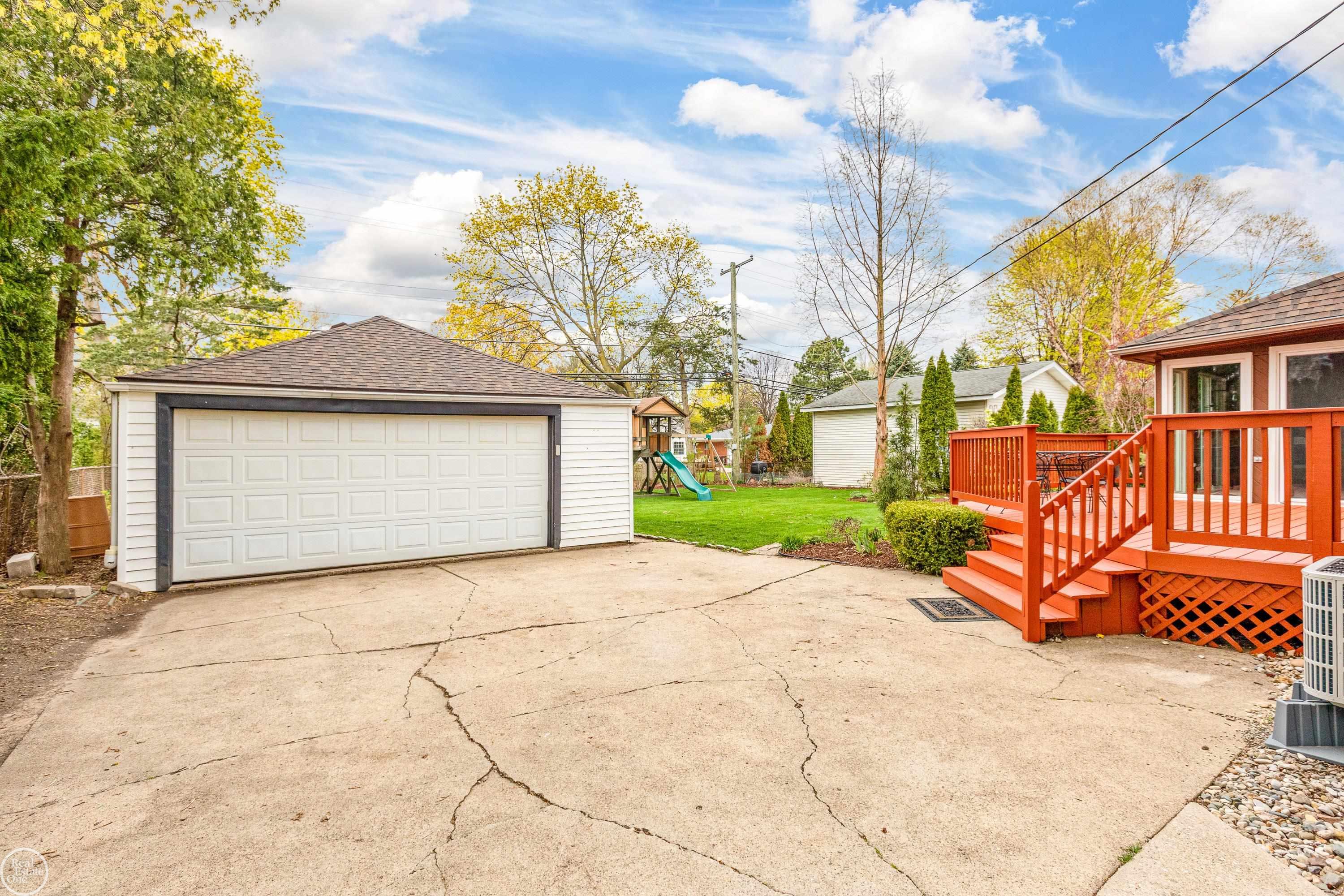 791 Roslyn Road Grosse Pointe, MI 48236 - Photo 43 of 57 50106857-42.JPG