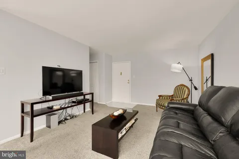 $305,000 | 4390 Lorcom Lane, Unit 510, Arlington, VA 22207