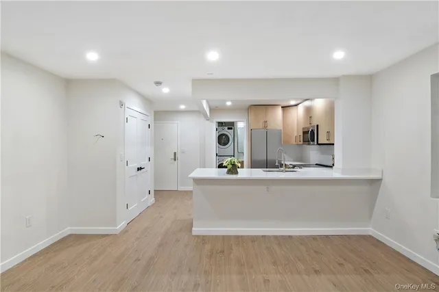 $2,000 | 348 Main Street, Unit 3D, New Rochelle, NY 10801