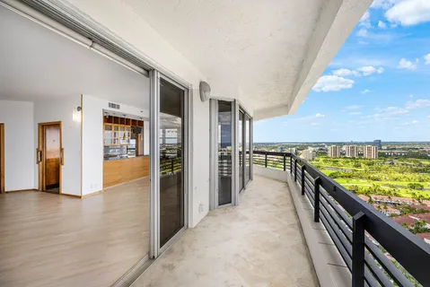 $799,999 | 3500 Mystic Pointe Drive, Unit PH4, Aventura, FL 33180