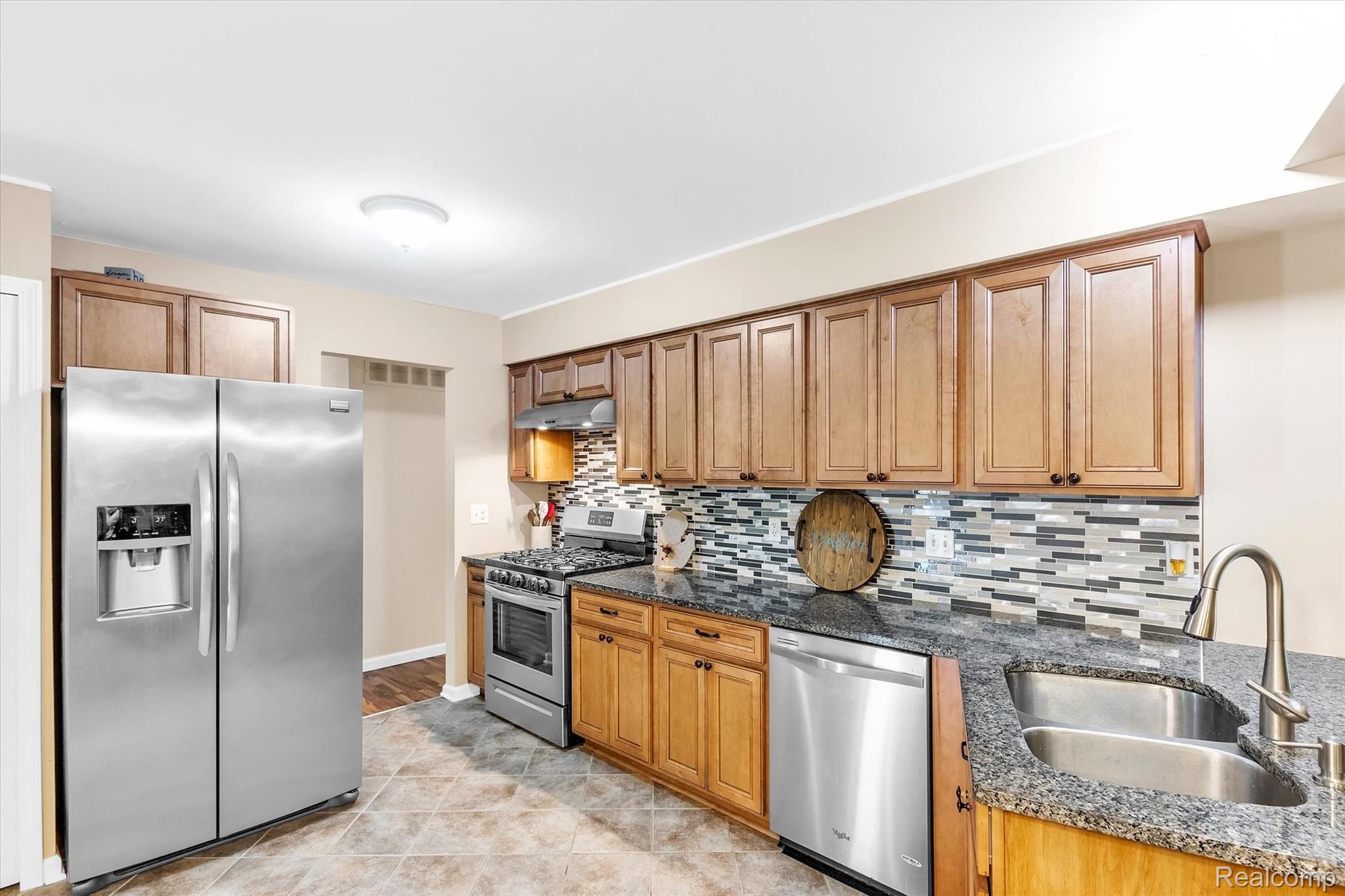 42828 Keystone Canton, MI 48187 - Photo 13 of 45 13-42828-Keystone-WindowStill-Real-Estate-Photography-13.jpg