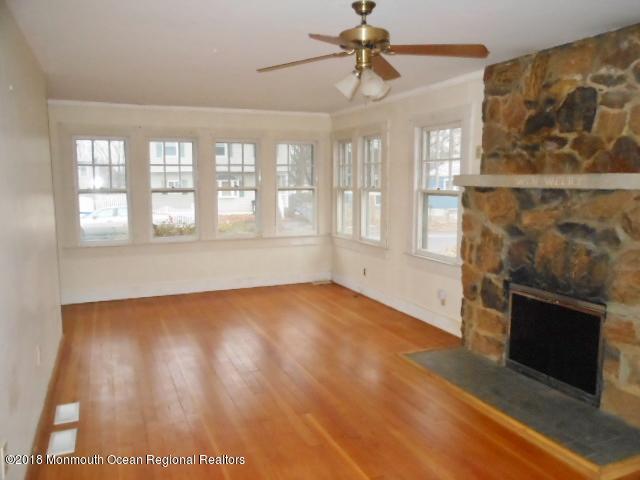 96 West Concourse Keyport, NJ 07735 - Photo 12 of 16 352-513149 - Living Room