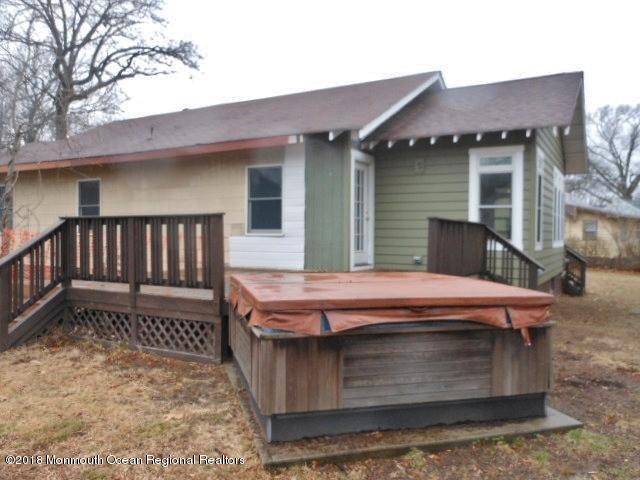 96 West Concourse Keyport, NJ 07735 - Photo 15 of 16 352-513149 - Right Side